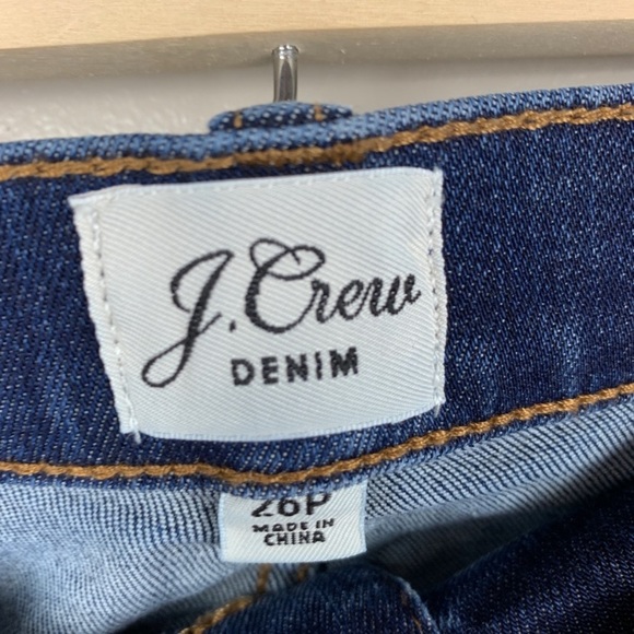 Petite 8" toothpick jean in Vista wash
Item H3484 - Picture 9 of 13